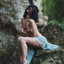  Nude