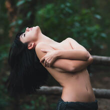  Nude