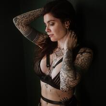  Nude
