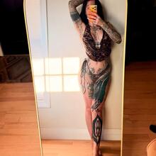  Nude