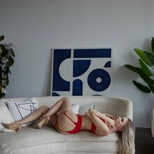  Nude