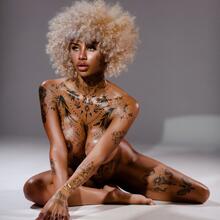  Nude