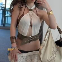  Nude
