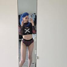  Nude