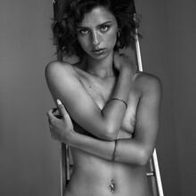  Nude