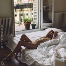  Nude