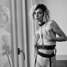  Nude