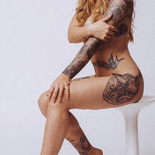  Nude
