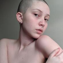  Nude