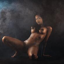  Nude