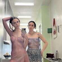  Nude