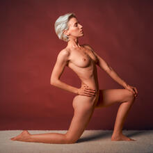  Nude