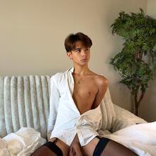  Nude
