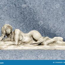  Nude