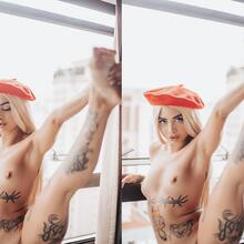  Nude