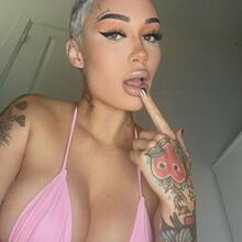  Nude