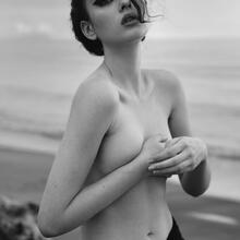  Nude