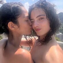  Nude