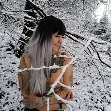  Nude
