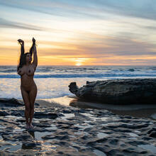  Nude
