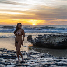  Nude