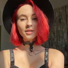  Nude