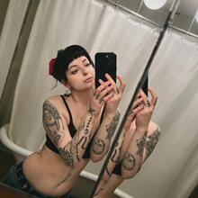  Nude