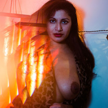  Nude