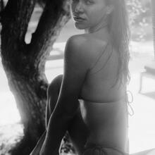  Nude