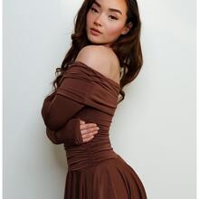  Nude