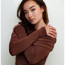  Nude