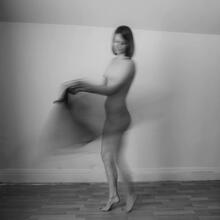  Nude