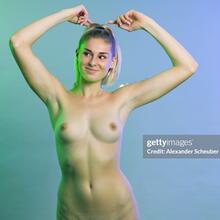  Nude
