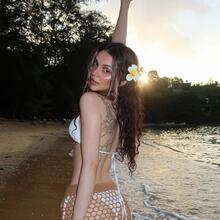  Nude
