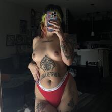  Nude