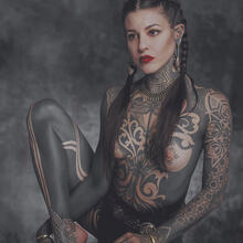  Nude