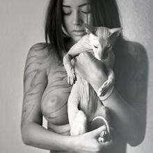  Nude