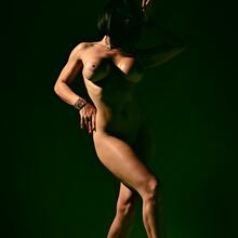  Nude
