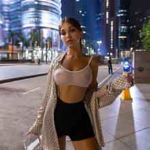  Nude