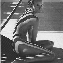  Nude