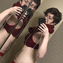  Nude