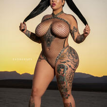  Nude
