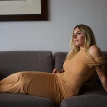  Nude