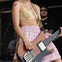  Nude