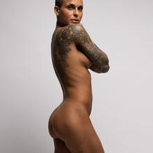  Nude