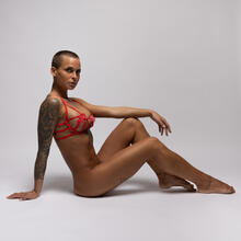  Nude