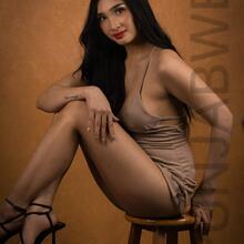  Nude