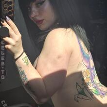  Nude