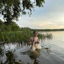  Nude