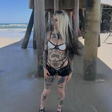  Nude